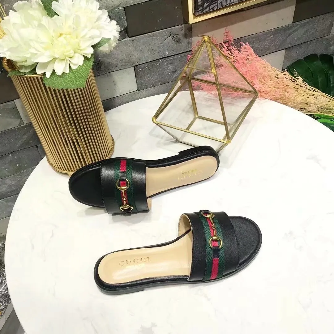 👟👟Ex-factory price 280👟👟 Gucci slippers. All in sheepskin. Sheepskin feet with original GUCCI bronze buckles. High-end atmosphere. Wear-resistant and non-slip branded rubber outsole. 35-42 yards. (41*42 can be customized, non-refundable and non-exchangeable* Welcome new and old customers to sell as shown in the picture)